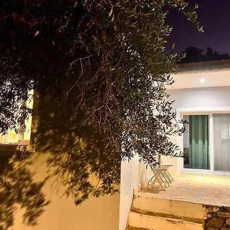 Village House Apartment *